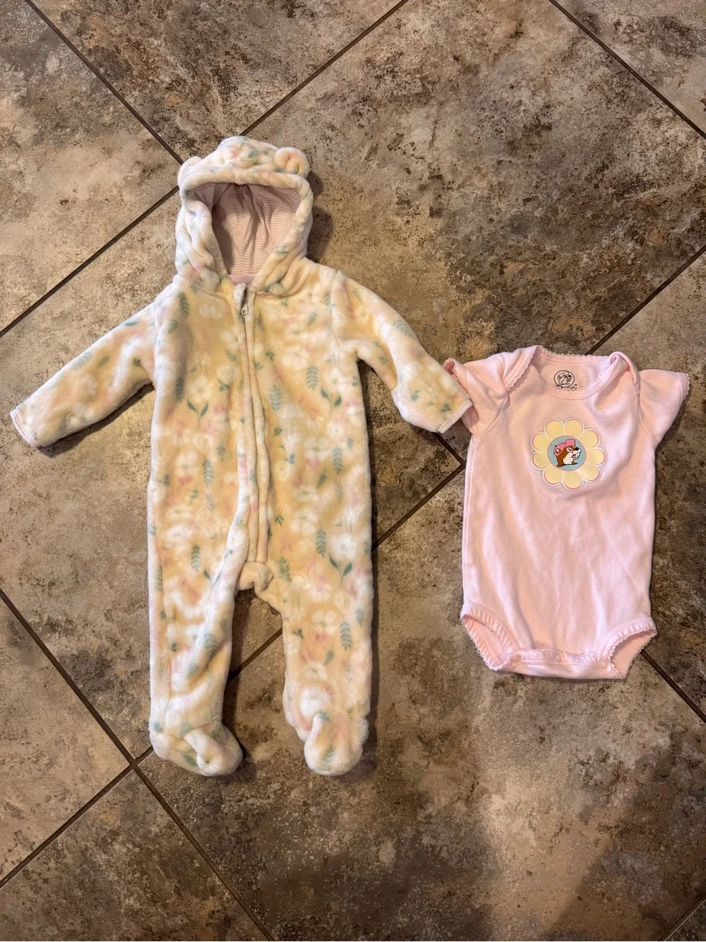 Baby girl bundle of Buc-ee’s onesie 3m & Penelope Mack fleece footie onesie 3-6M